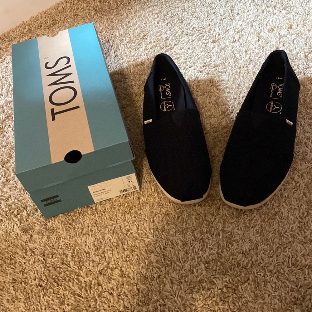 Brand New Size 11 Black Toms